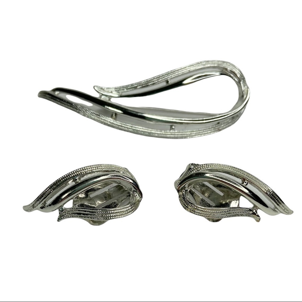 Vintage Sarah Coventry Silver Tone Swirl Teardrop Brooch & Clip On Earrings